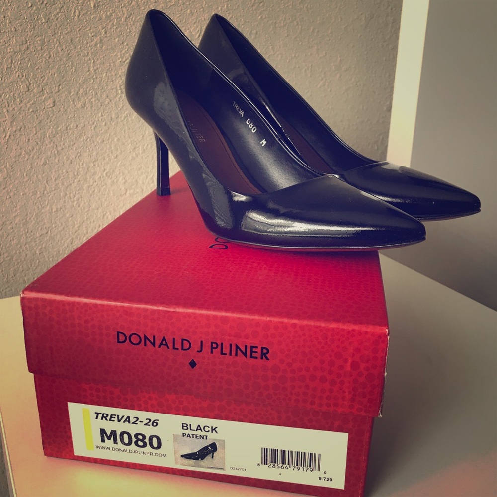 Donald Pliner pumps